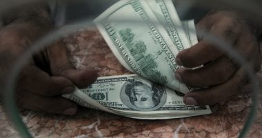 الدولار يحافظ على استقراره أمام الجنيه وأسعار الأخضر في البنوك اليوم