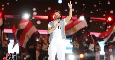 تامر حسني يشيد بمجهودات القائمين على فكرة الشاشة في العاصمة الجديدة