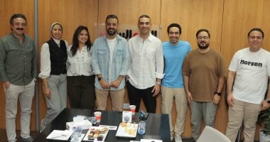 أبطال مسرحية “التياترو” يزورون بوابة مولانا