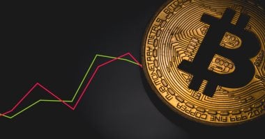 توقعات بانخفاض سعر بيتكوين إلى 52 ألف دولار