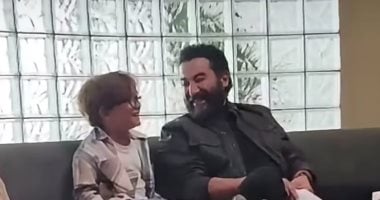 أحمد حلمي يستعرض مفارقات كوميدية في فيلمه الجديد “حدوتة”