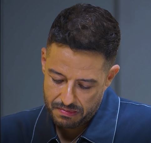 محمد حماقى يتاثر من الحديث عن والده