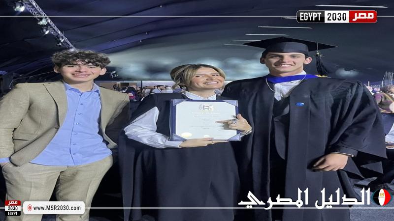 هنا شيحة تحتفل بتخرج ابنها ”آدم” من الجامعة