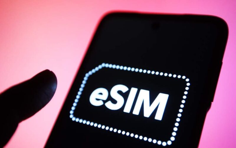 بعد طرحها في الفروع.. سعر شريحة eSIM فودافون واتصالات وأورانج