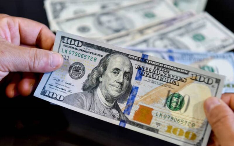 ارتفاع سعر الدولار أمام الجنيه المصري ليسجل مستوى قياسيا جديدا