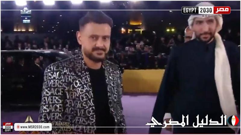 سعره 474 ألف جنيه..رامز جلال بجاكيت لامع في Joy Awards