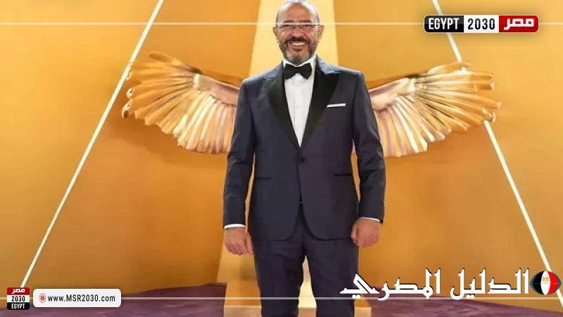 أشرف عبد الباقي يروج لمسرحيته الجديدة