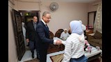 محافظ الجيزة يزور مؤسسة الرعاية الاجتماعية للبنات في إمبابة ويلتقي النزيلات (3)