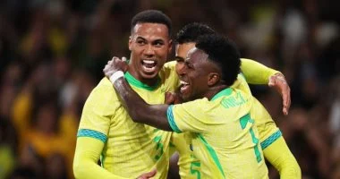 فينيسيوس ورافينيا يقودان تشكيل البرازيل لمواجهة مصر بعد لقاء بنما