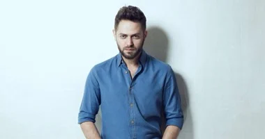 أشهر ألحان نادر نور تتصدر الترند بين كبار المطربين
