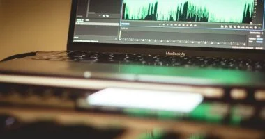 تقنية مبتكرة للاستماع إلى الموسيقى دون استخدام سماعات أو إزعاج المحيطين