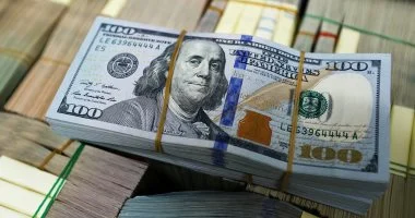 سعر الدولار ينتظر عودة شاشات التداول بعد انتهاء إجازة العيد