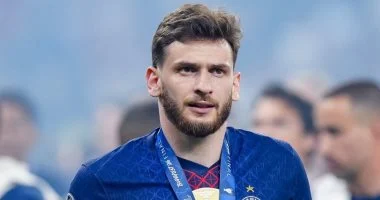 كفاراتسخيليا يفوز بجائزة أفضل لاعب في دوري أبطال أوروبا 2025-2026