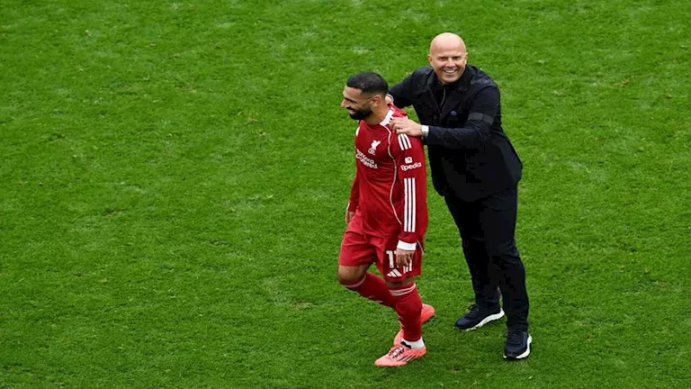 محمد صلاح يؤثر على قرار أرني سلوت بالرحيل عن ليفربول