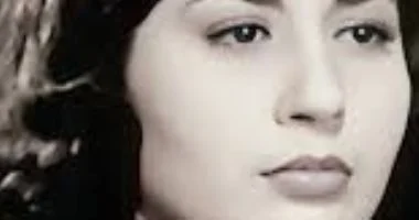 رحيل الفنانة منى: كيف أشهرت إسلامها واعتزلت الفن بعد مسيرة مع والدتها المنتجة آسيا