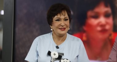 لبلبة تحتفل بفوز مصر على أستراليا في عرض فني مميز